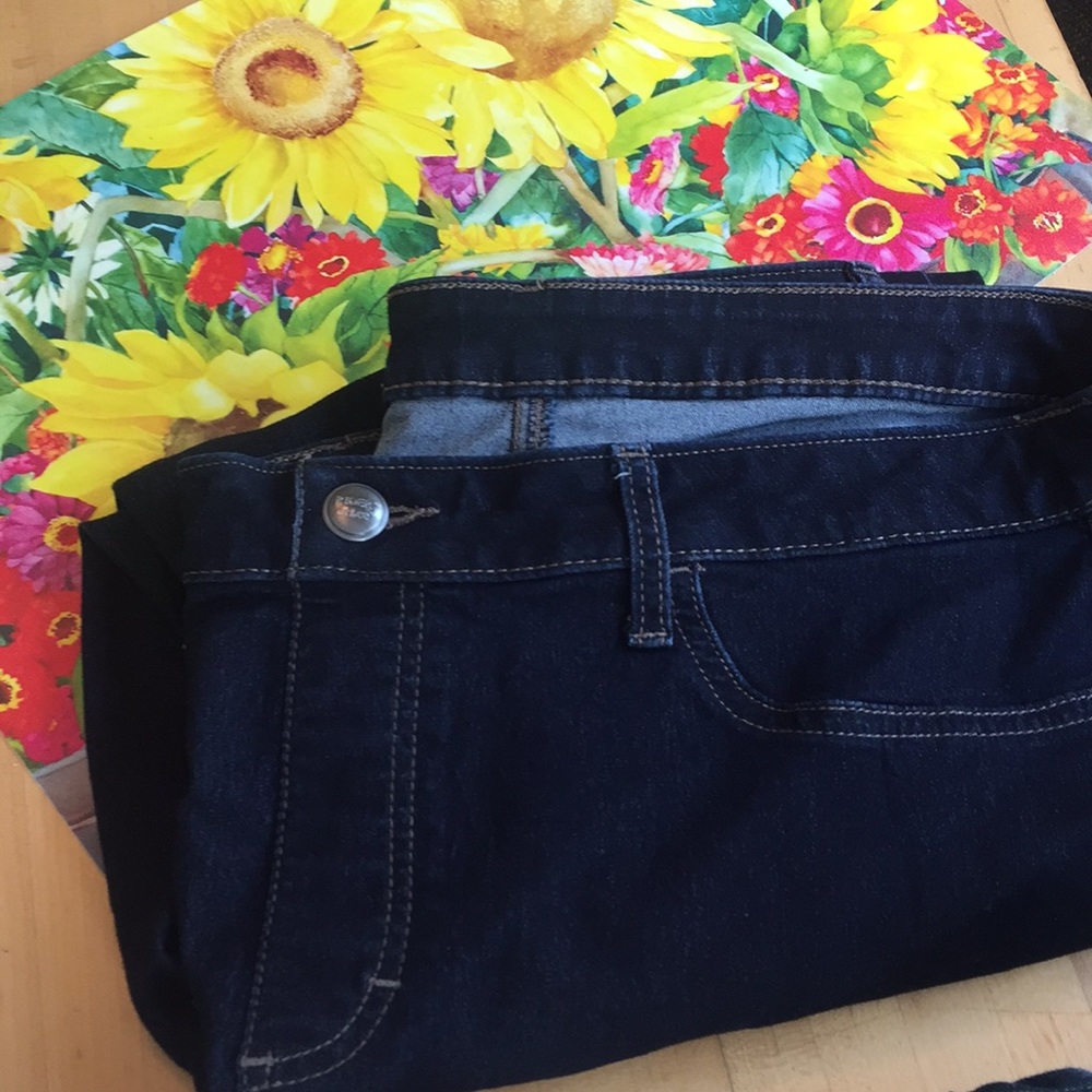 Riders by Lee Jeggins! Size XL never worn!